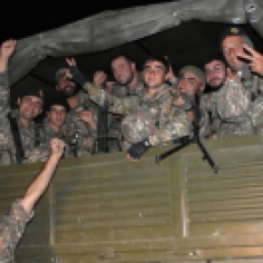 © ՀՀ ՊՆ \ Հայ զինծառայողները մեկնում են մարտի
